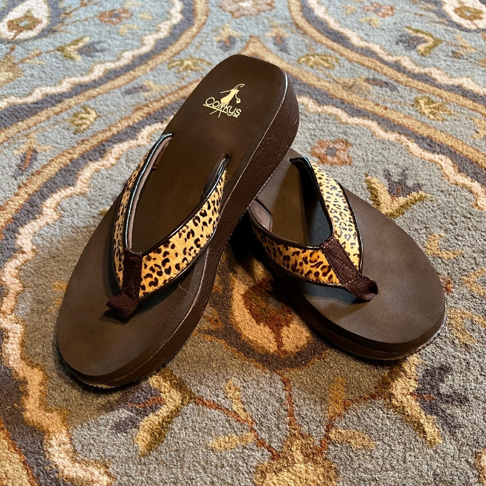 ☀️CORKY’S LEOPARD WEDGE FLIP FLOP SANDAL BROWN SZ 8